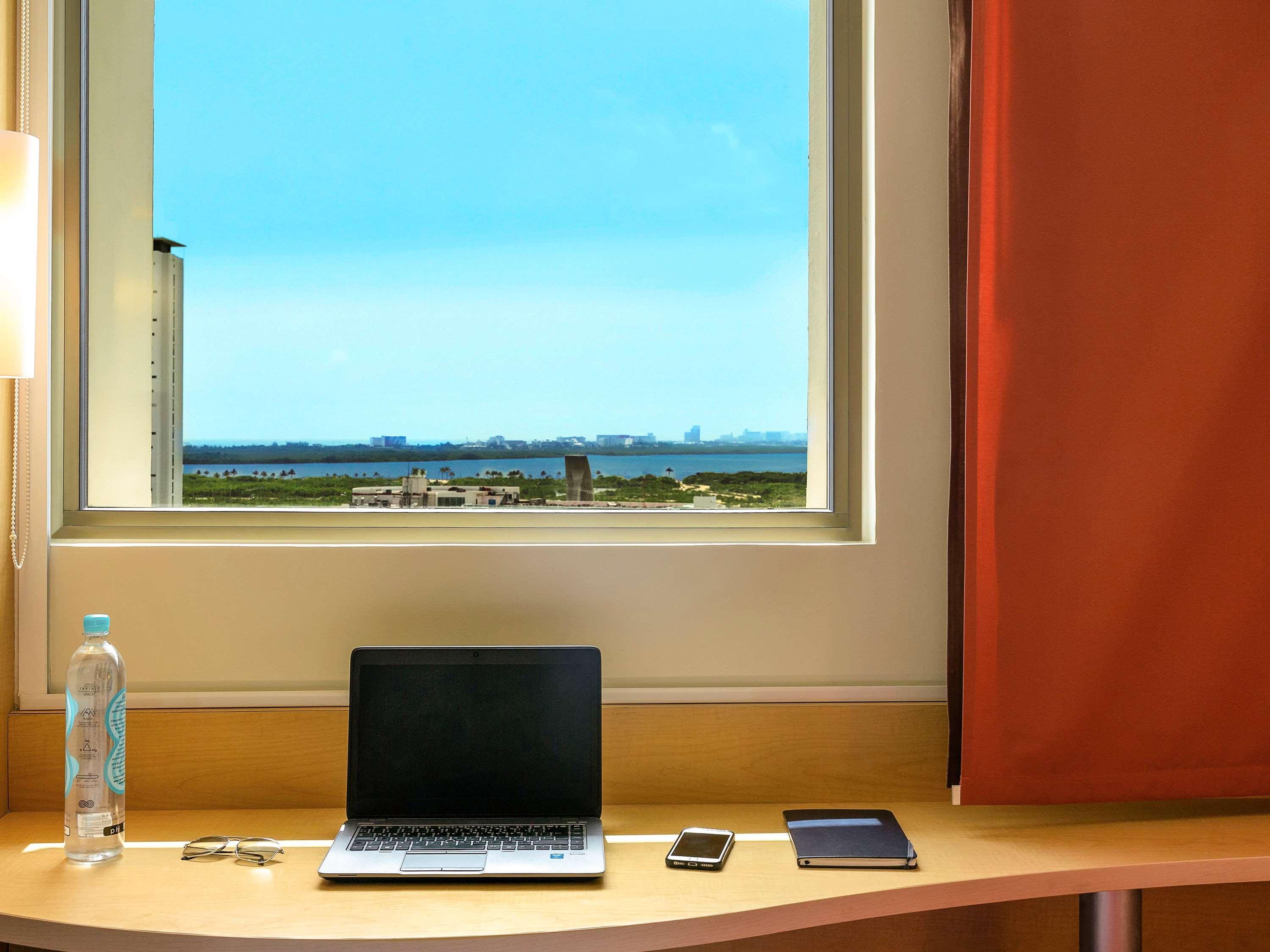 Ibis Cancun Centro Екстериор снимка