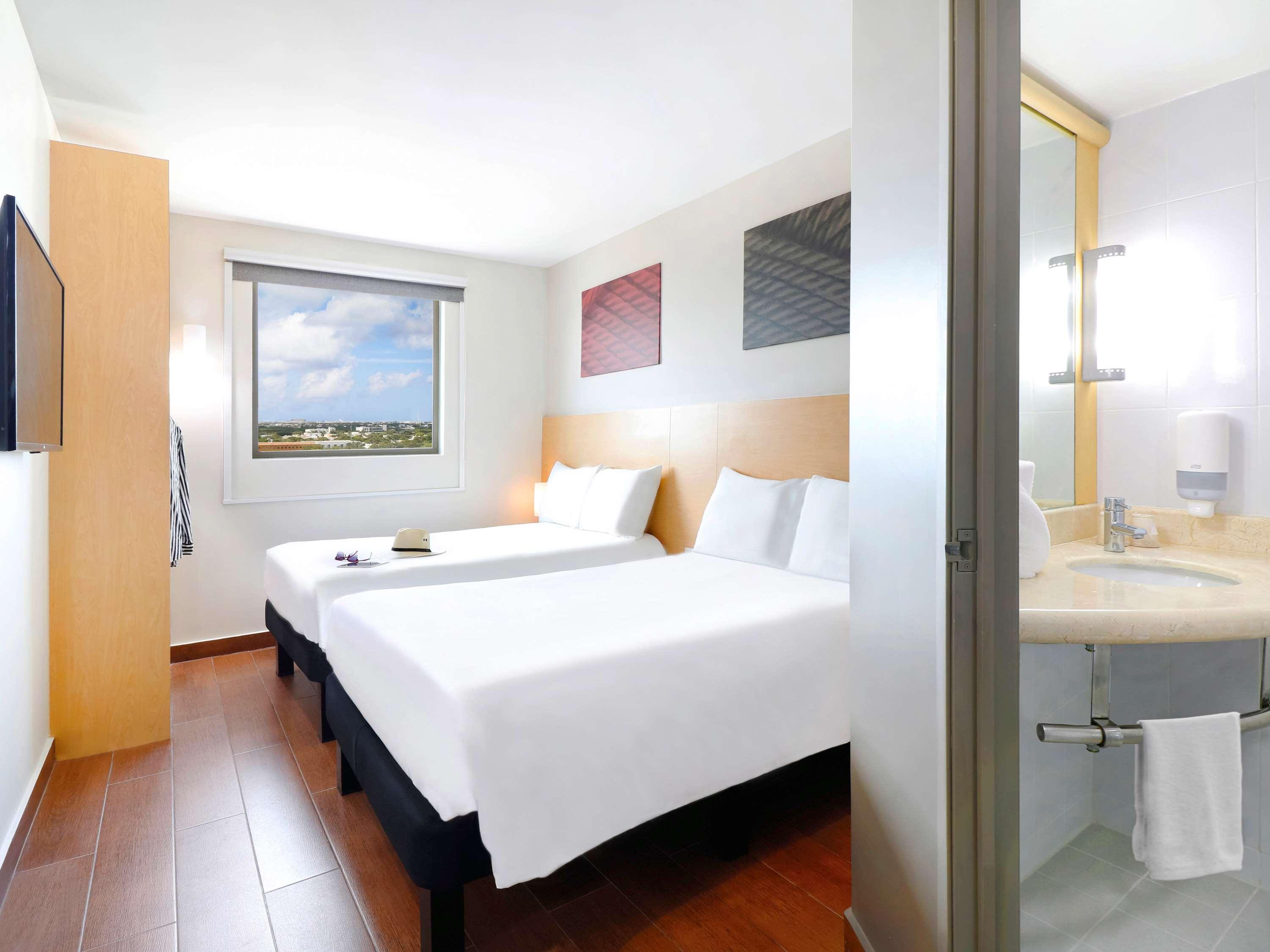Ibis Cancun Centro Екстериор снимка