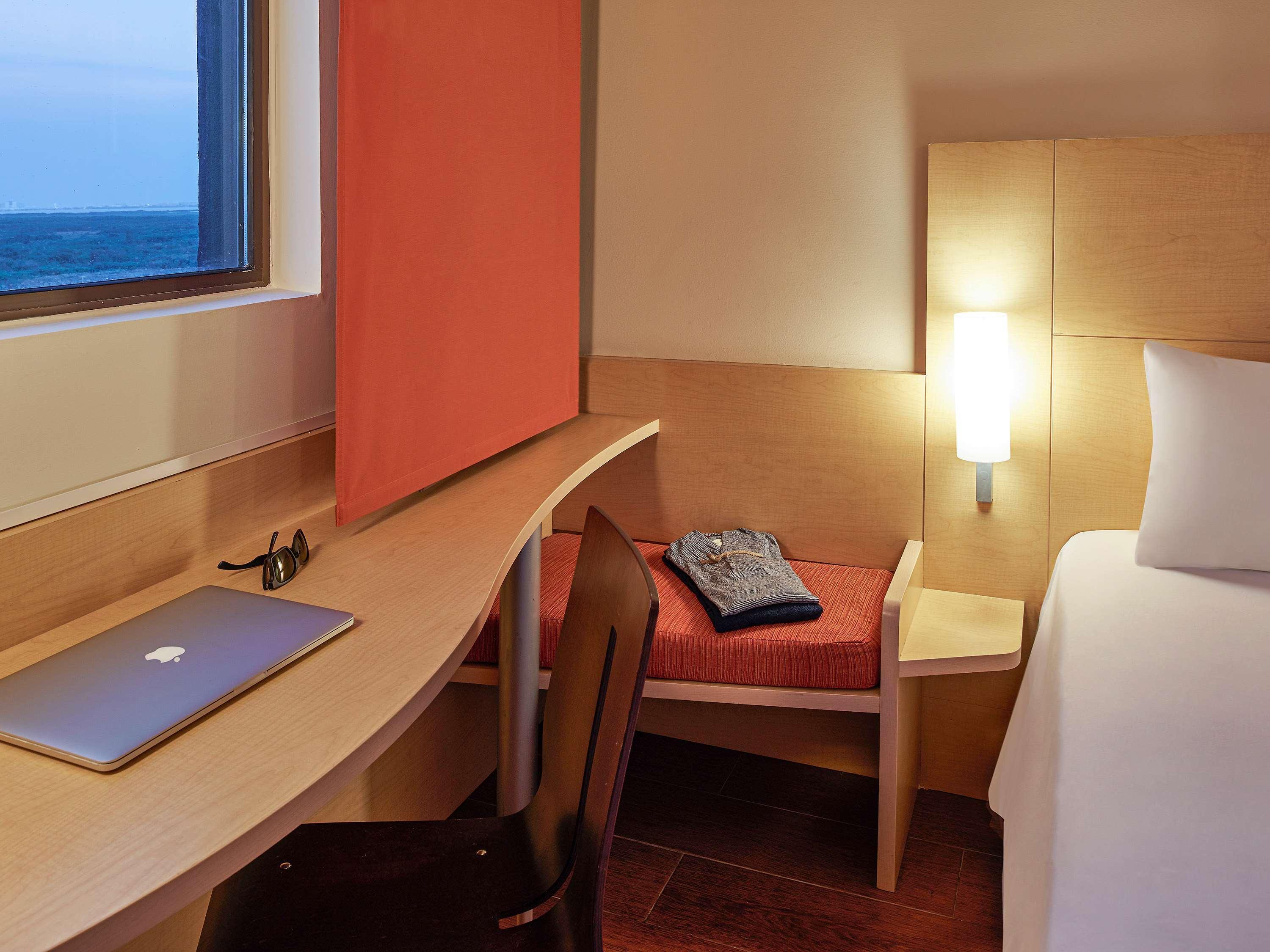 Ibis Cancun Centro Екстериор снимка