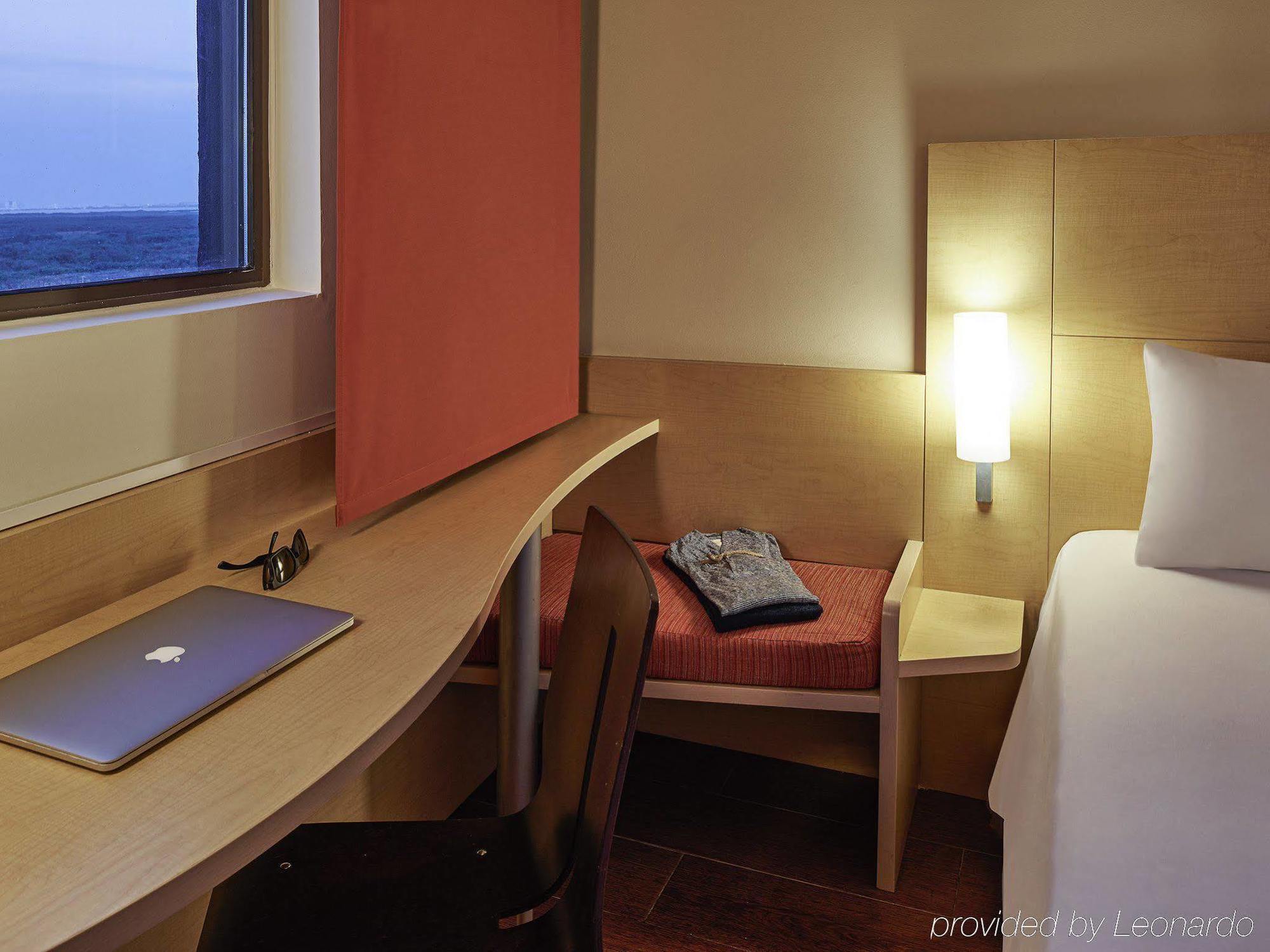Ibis Cancun Centro Екстериор снимка