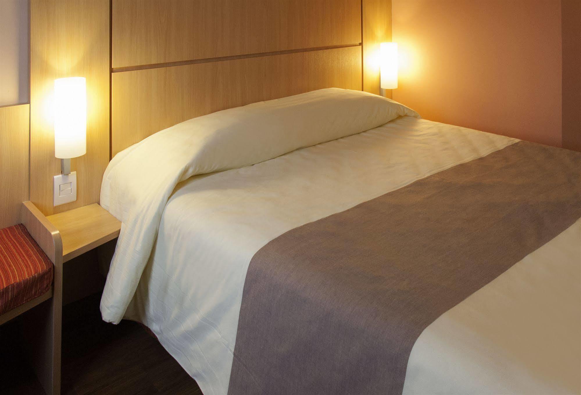 Ibis Cancun Centro Екстериор снимка