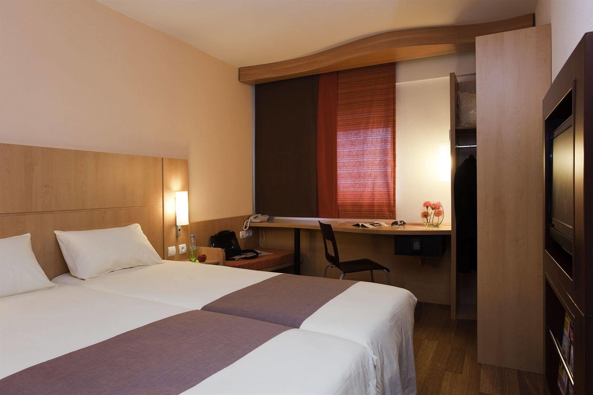 Ibis Cancun Centro Екстериор снимка