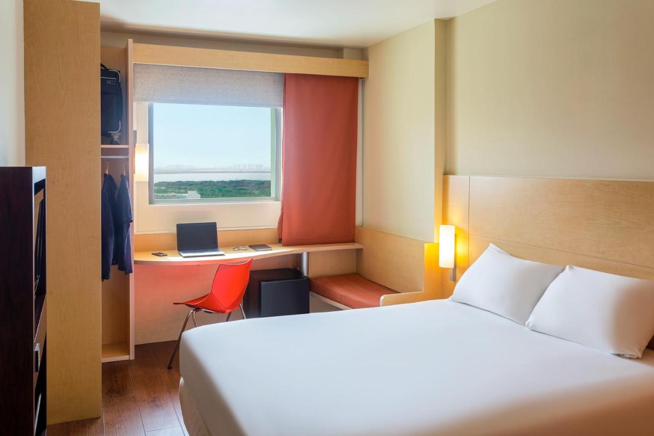 Ibis Cancun Centro Екстериор снимка